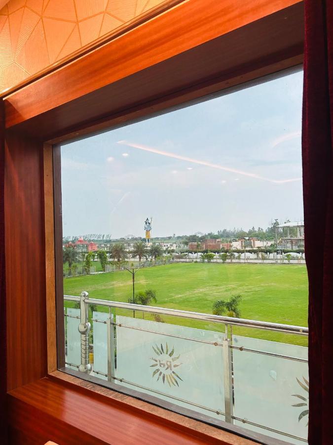 Royal Heritage Hotel & Resort Ayodhya Kültér fotó