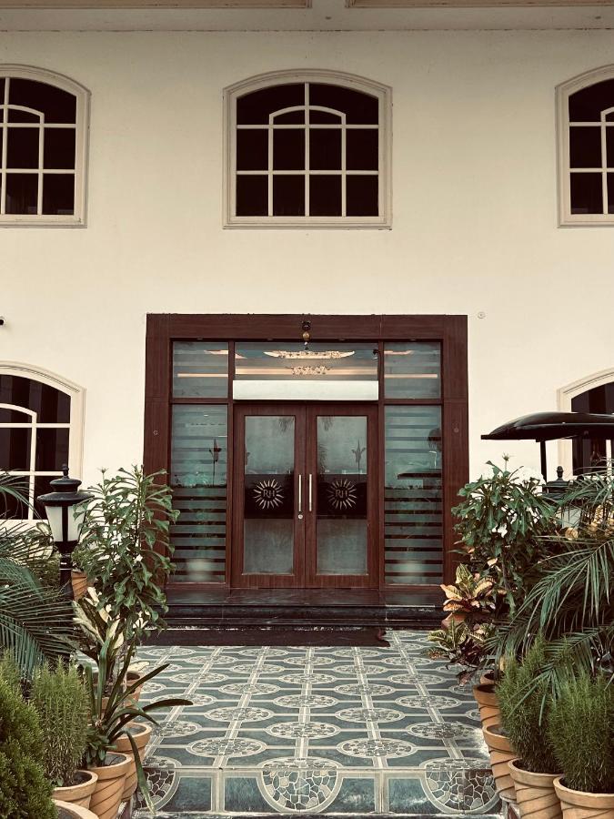 Royal Heritage Hotel & Resort Ayodhya Kültér fotó